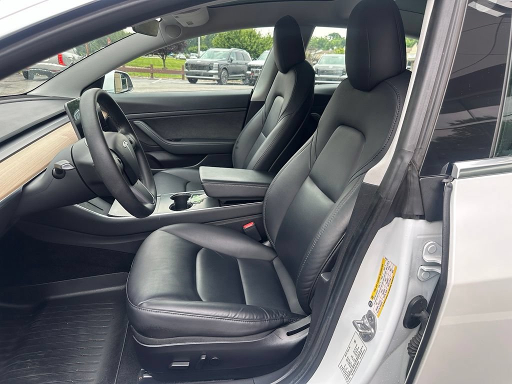 Used 2020 Tesla Model 3 Standard Range Plus RWD image 13