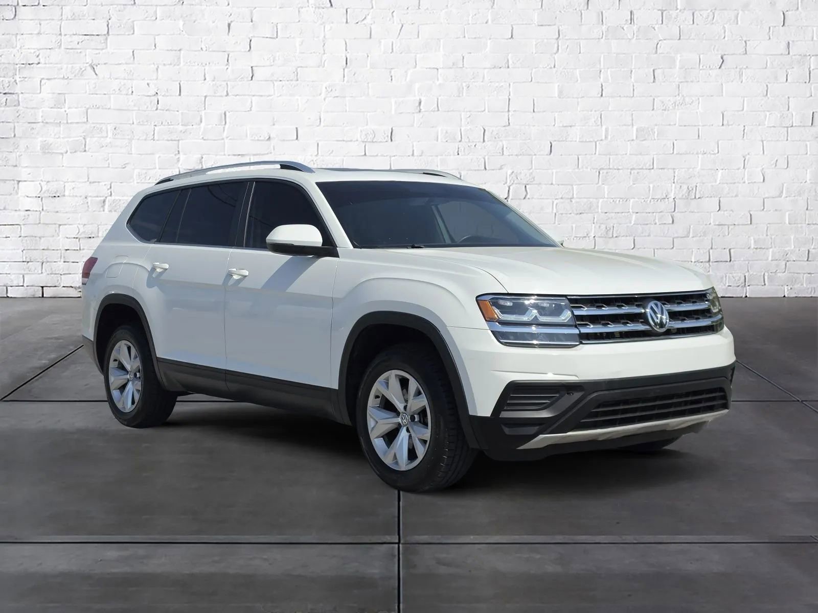 Used 2018 Volkswagen Atlas Launch Edition FWD image 2