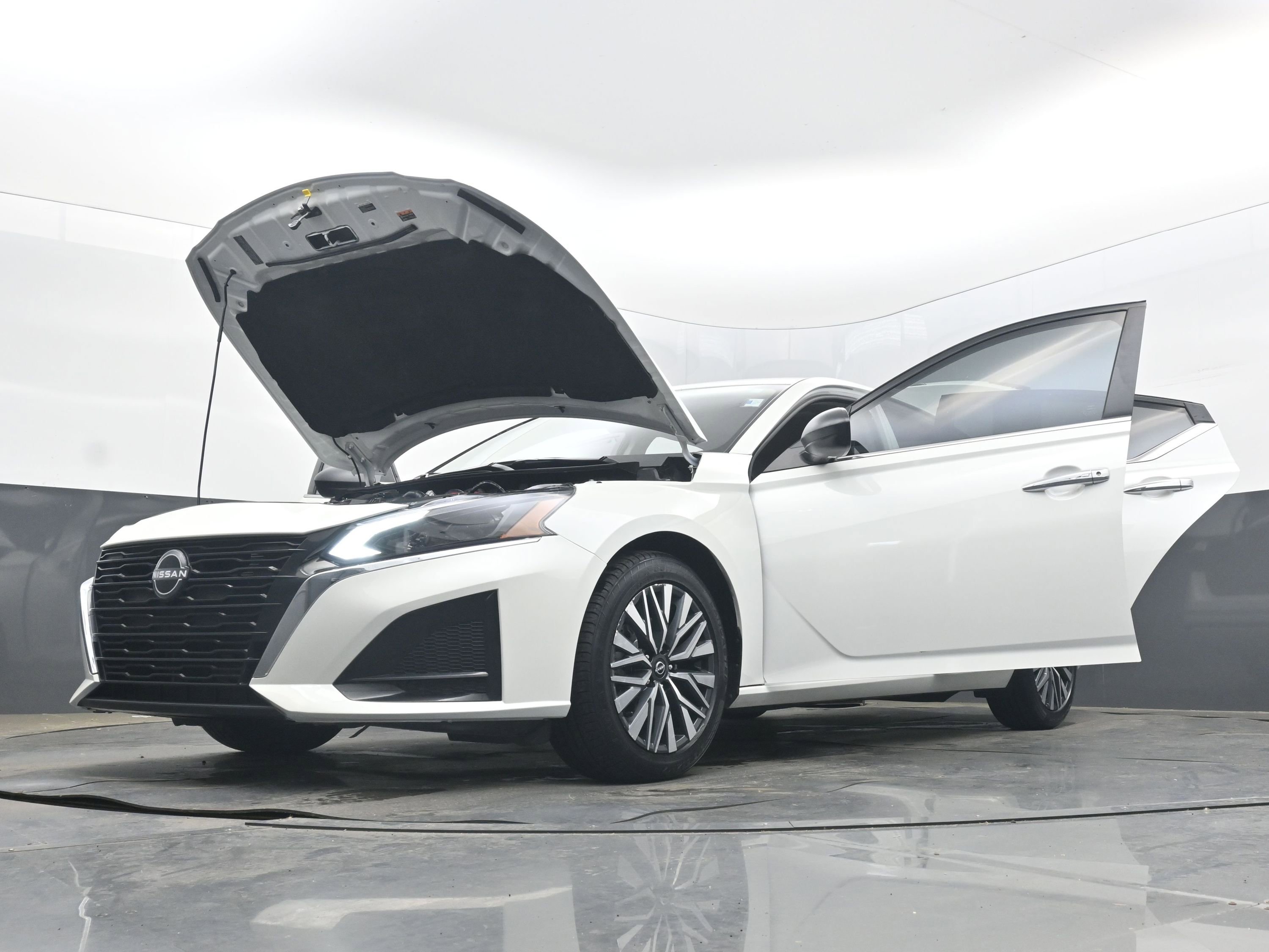 Used 2024 Nissan Altima 2.5 SV image 39