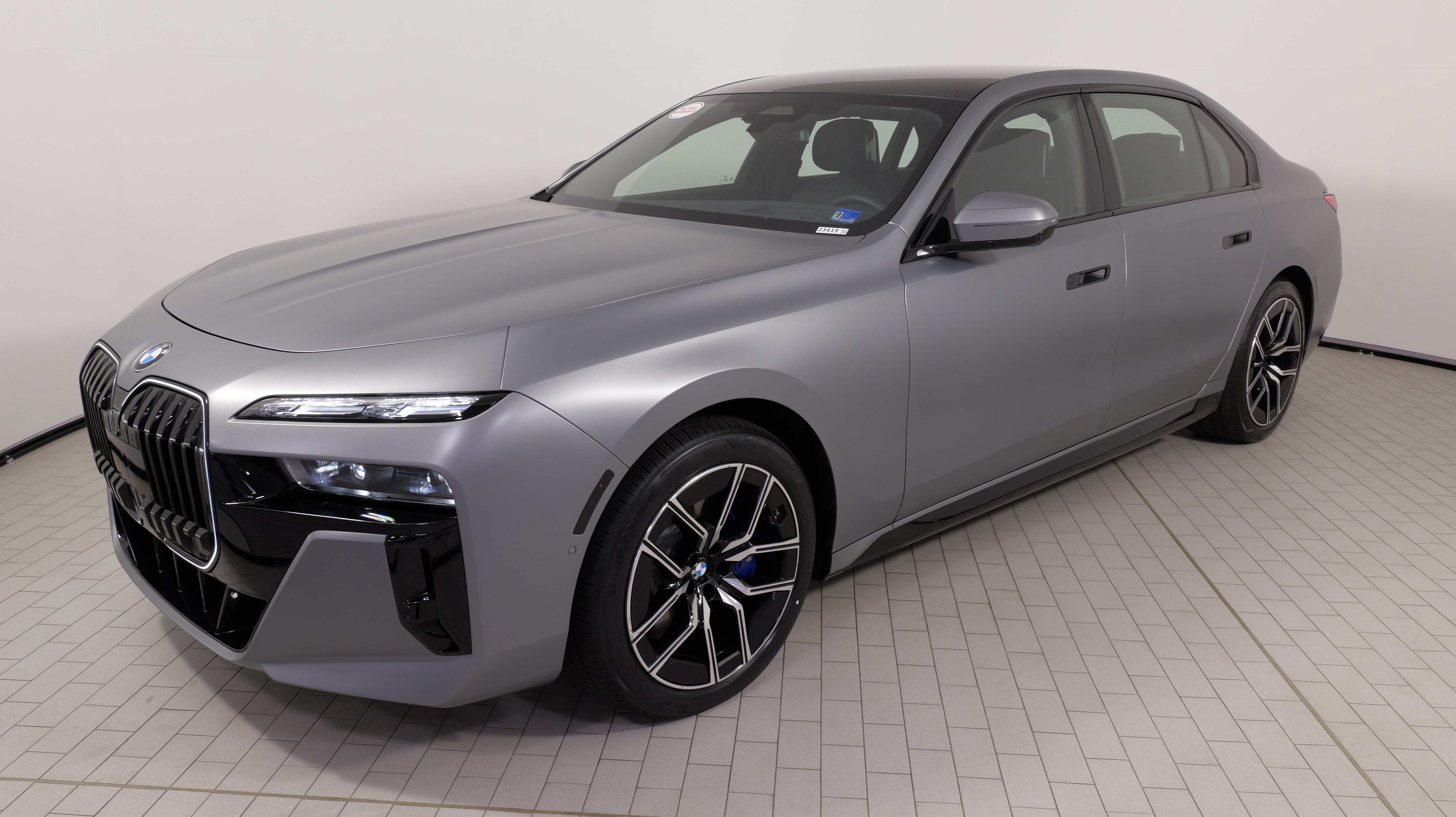 Used 2025 BMW 760i xDrive AWD/4WD image 3