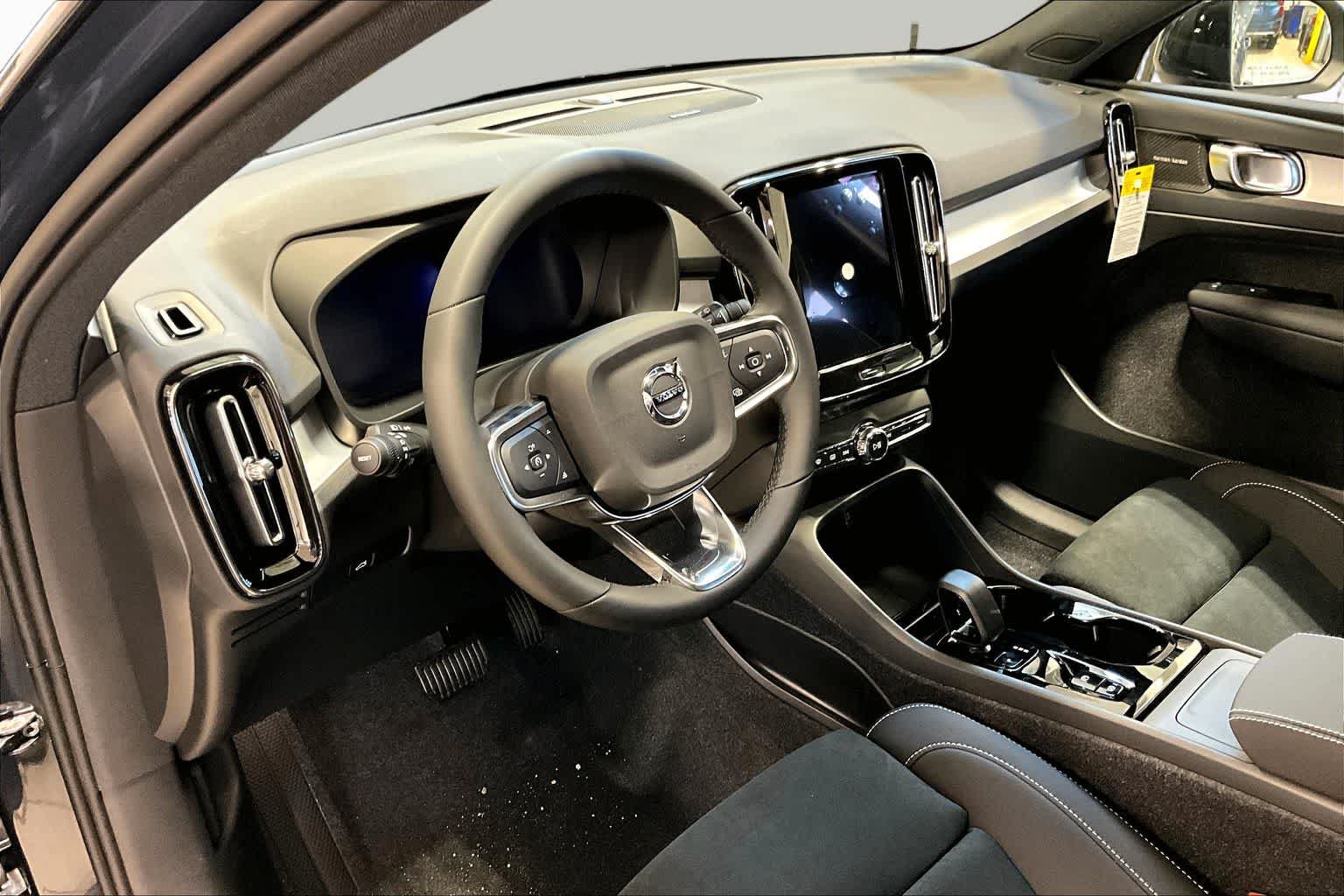 New 2026 Volvo XC40 B5 Ultra w/ Protection Package Premier AWD/4WD image 9