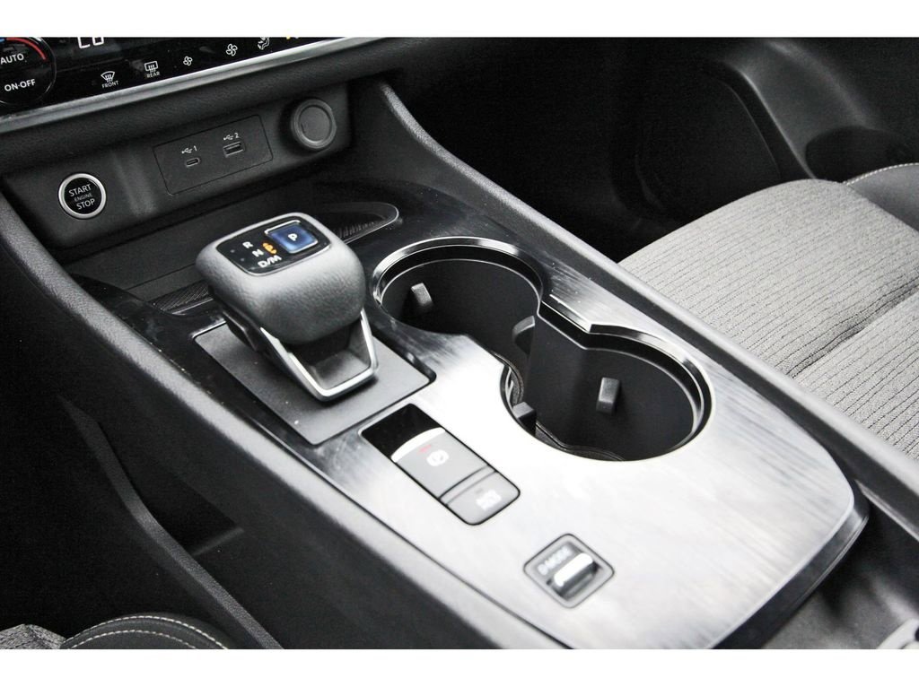 Used 2022 Nissan Rogue SV image 27