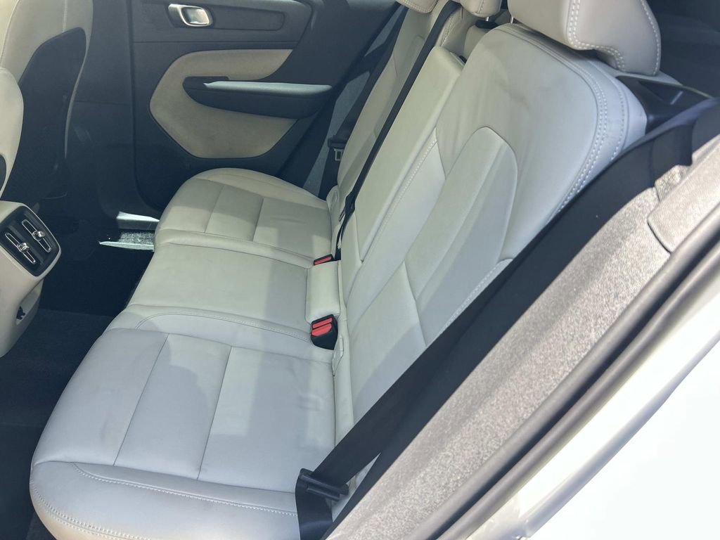 Used 2024 Volvo XC40 B5 Plus AWD/4WD image 22