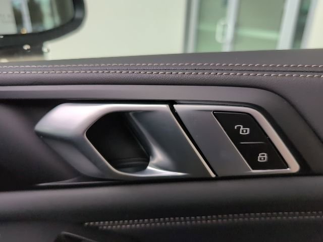 New 2026 BMW X5 xDrive50e w/ Premium Package image 28