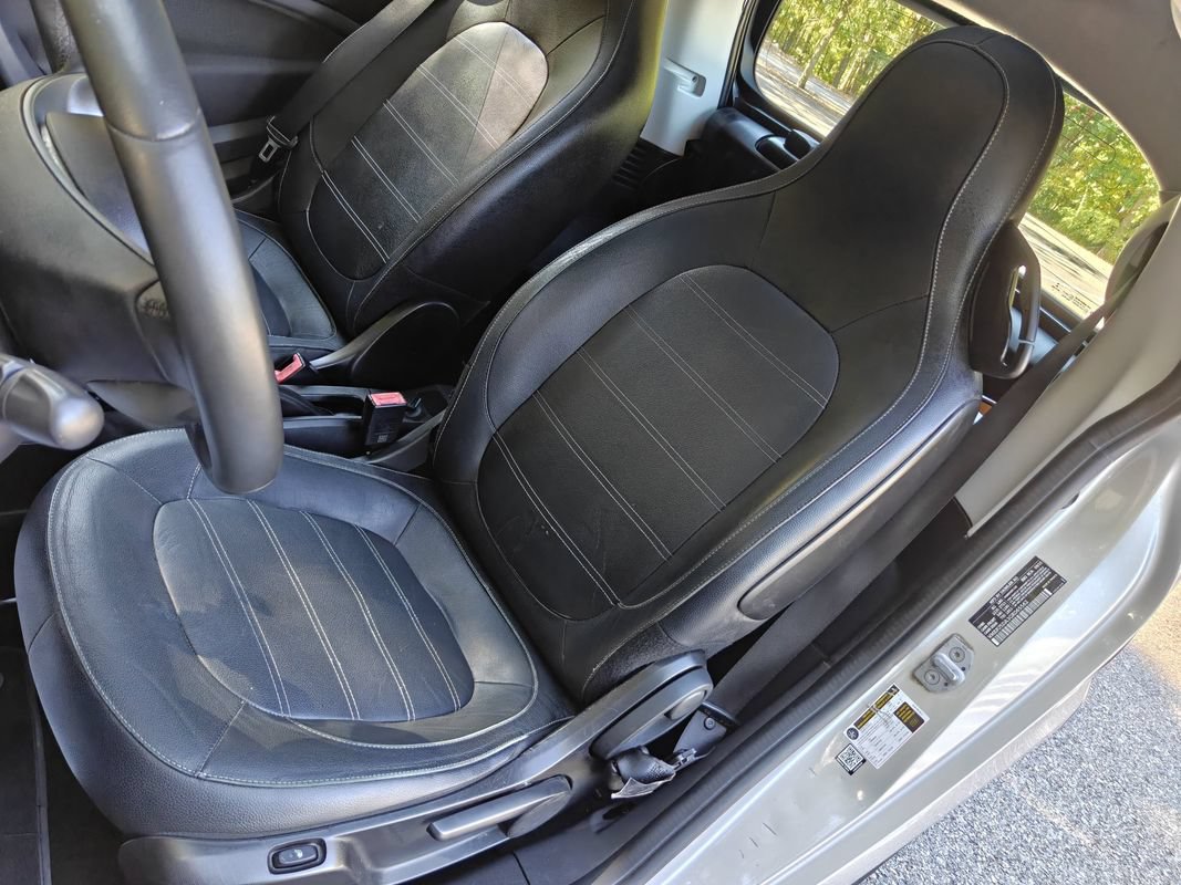 Used 2016 smart fortwo Prime RWD image 21