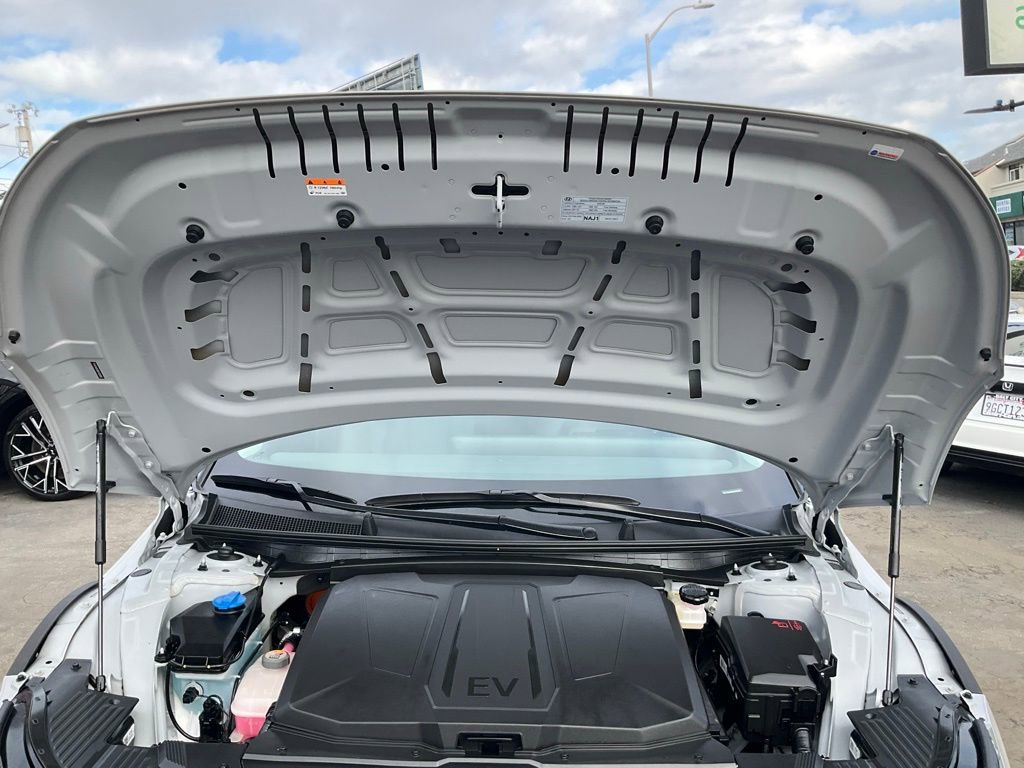 Used 2025 Hyundai Ioniq 5 SEL image 13
