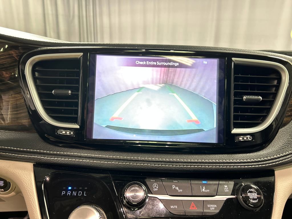 Used 2024 Chrysler Pacifica Limited FWD image 18