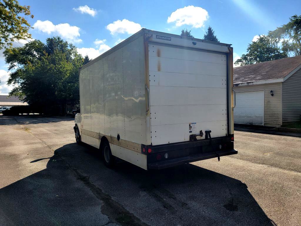 Used 2016 Chevrolet Express 4500 image 5