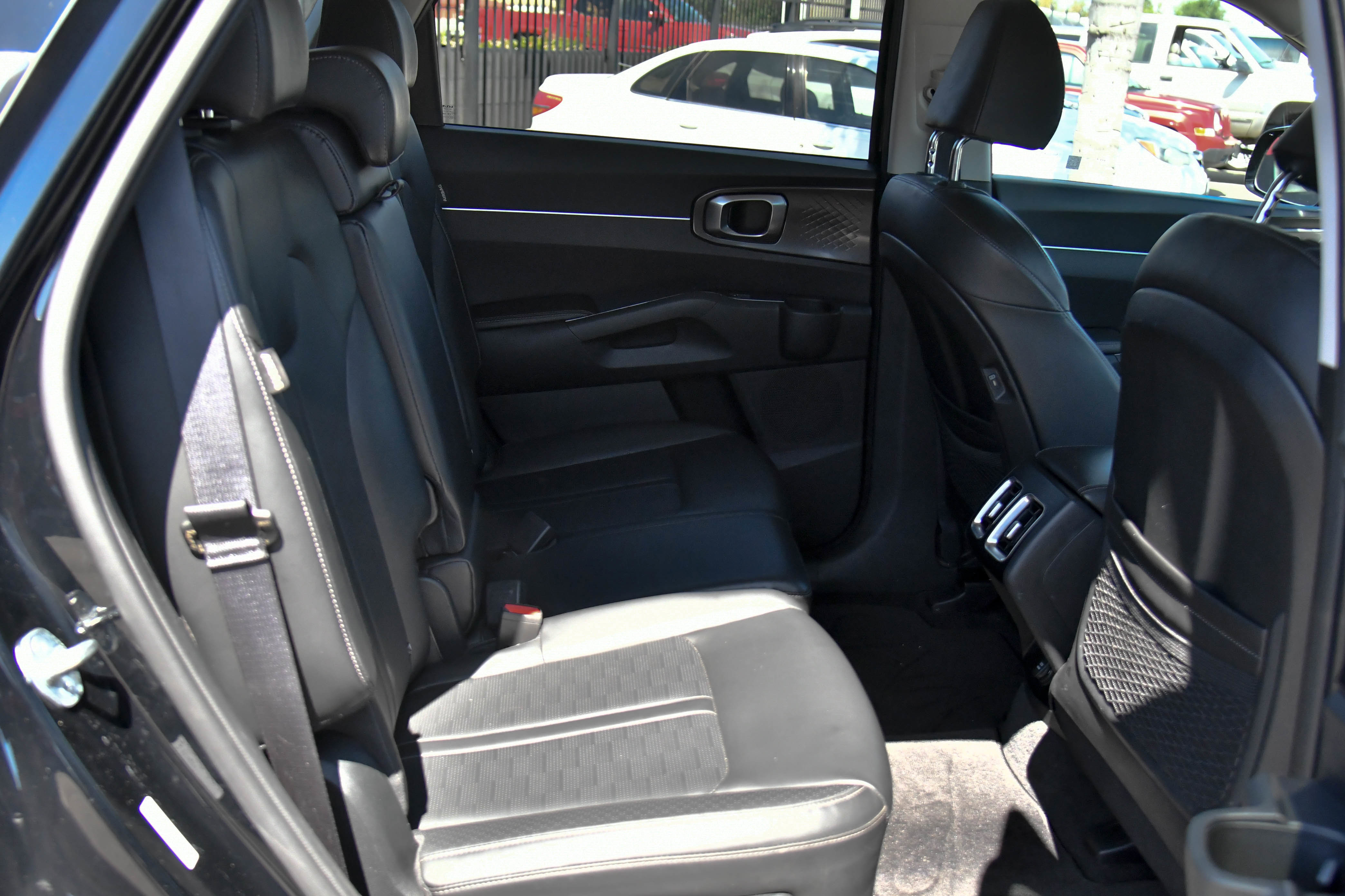 Used 2024 Kia Sorento S image 47