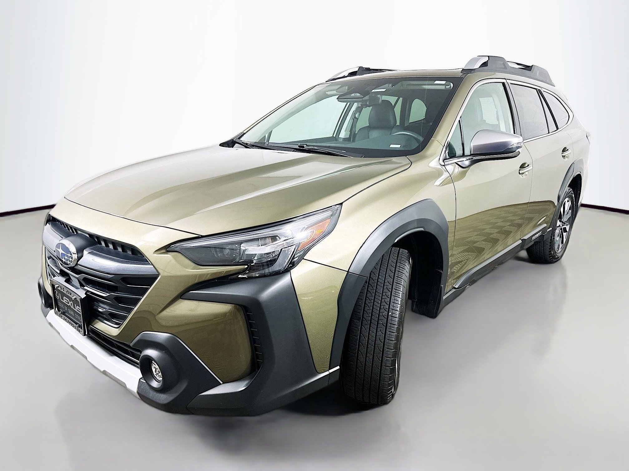 Used 2023 Subaru Outback Touring image 3