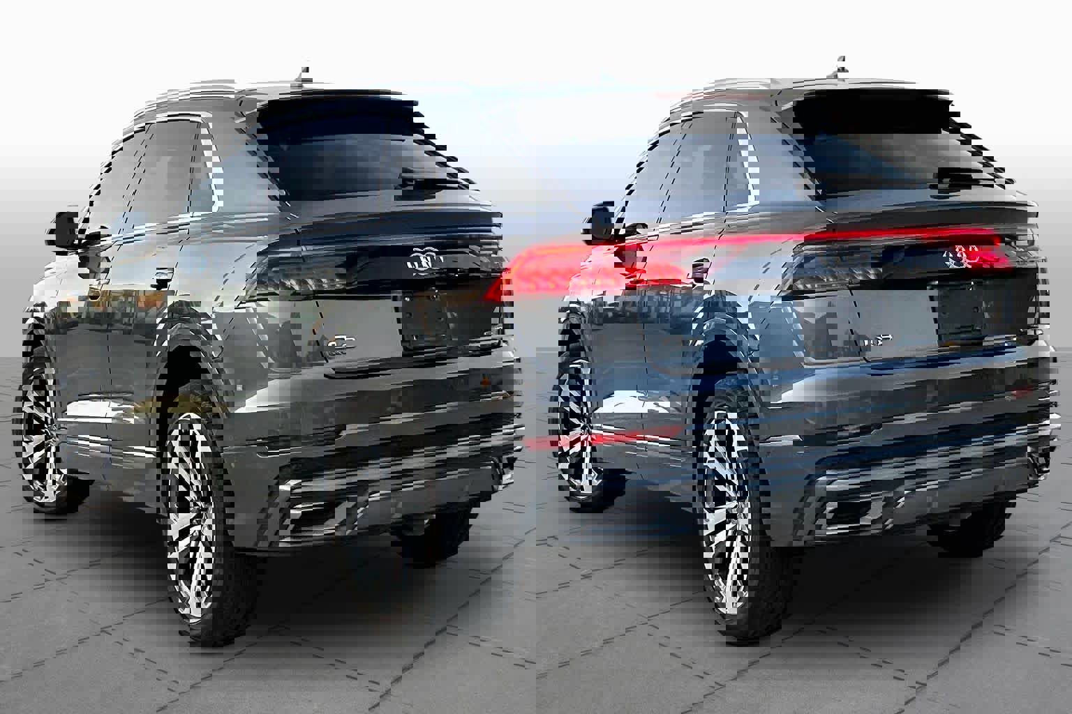 Used 2022 Audi Q8 Premium Plus w/ Premium Plus Package image 12