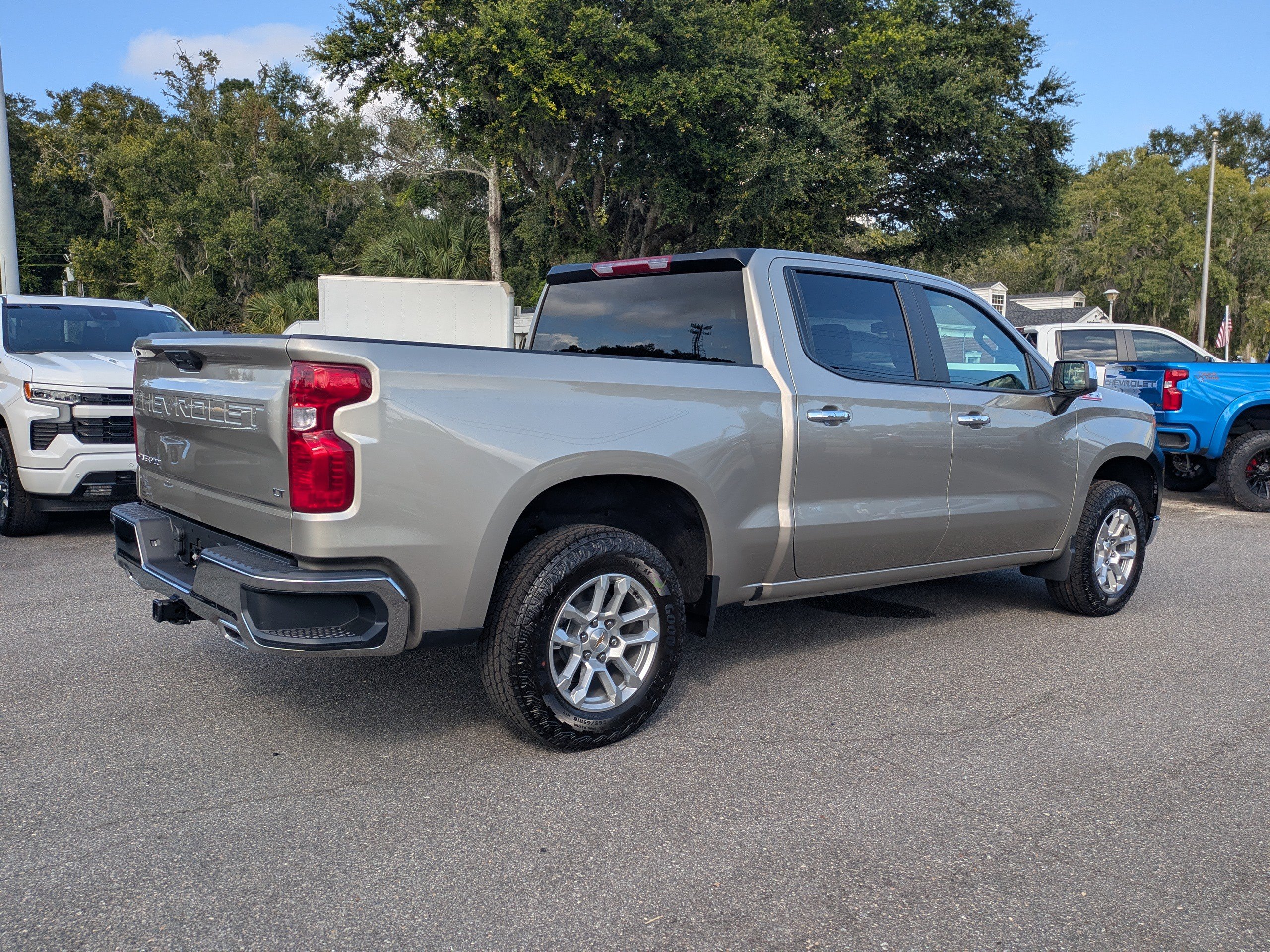 New 2026 Chevrolet Silverado 1500 LT w/ Z71 Off-Road Package AWD/4WD image 4