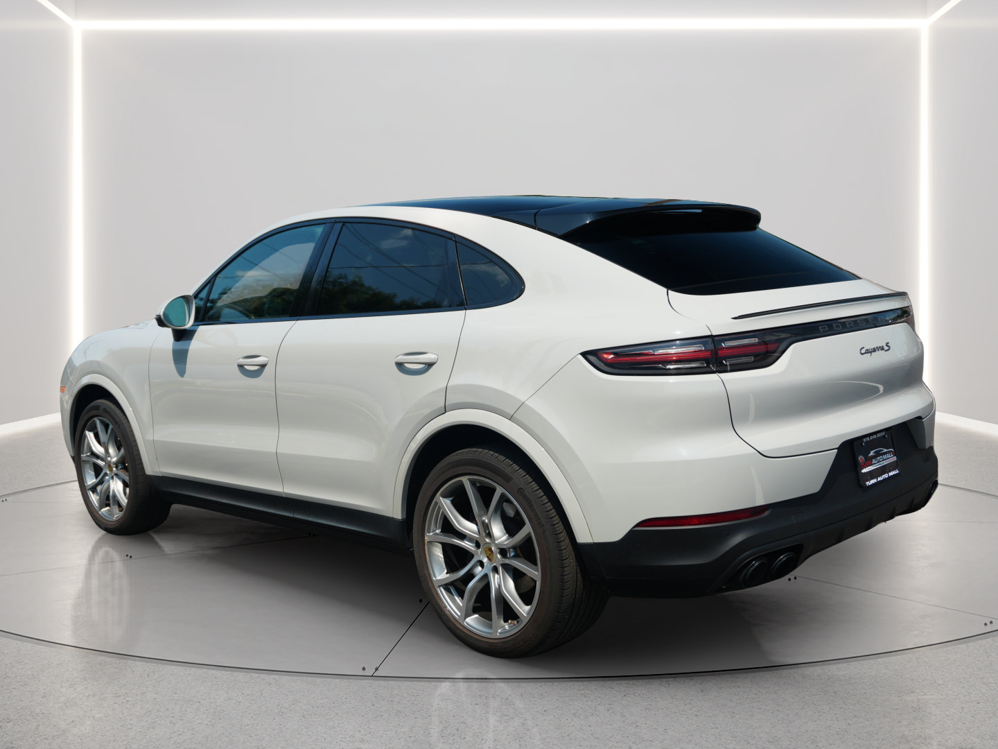 Used 2022 Porsche Cayenne S AWD/4WD image 2