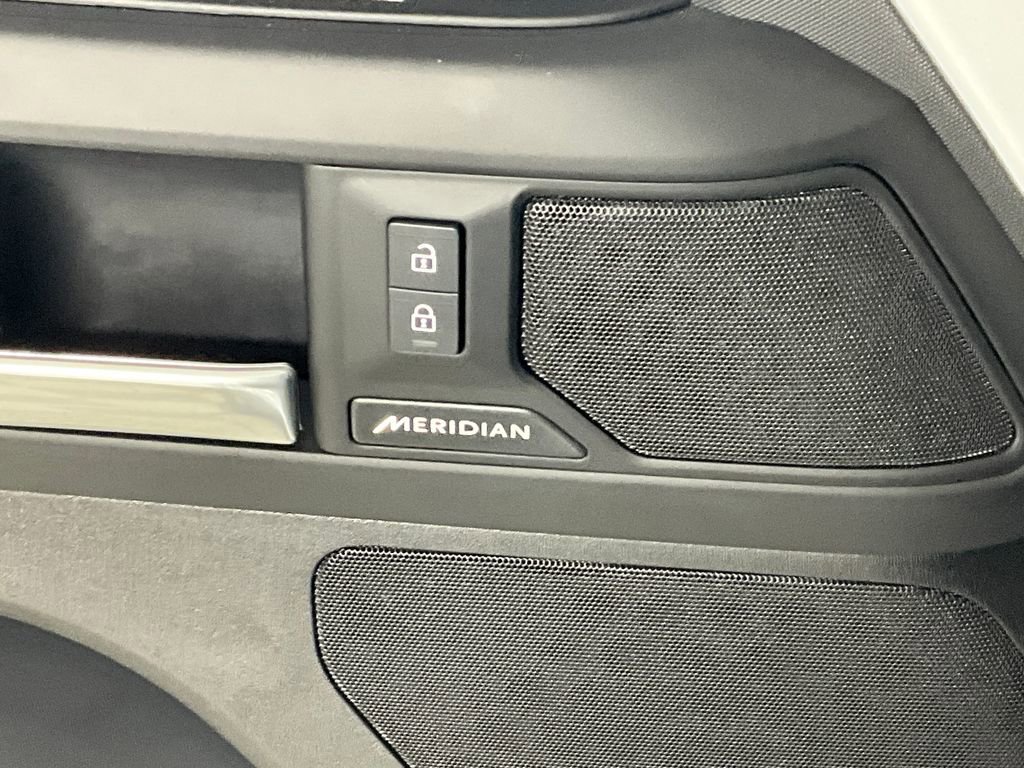 Certified 2025 Land Rover Defender 110 S AWD/4WD image 18