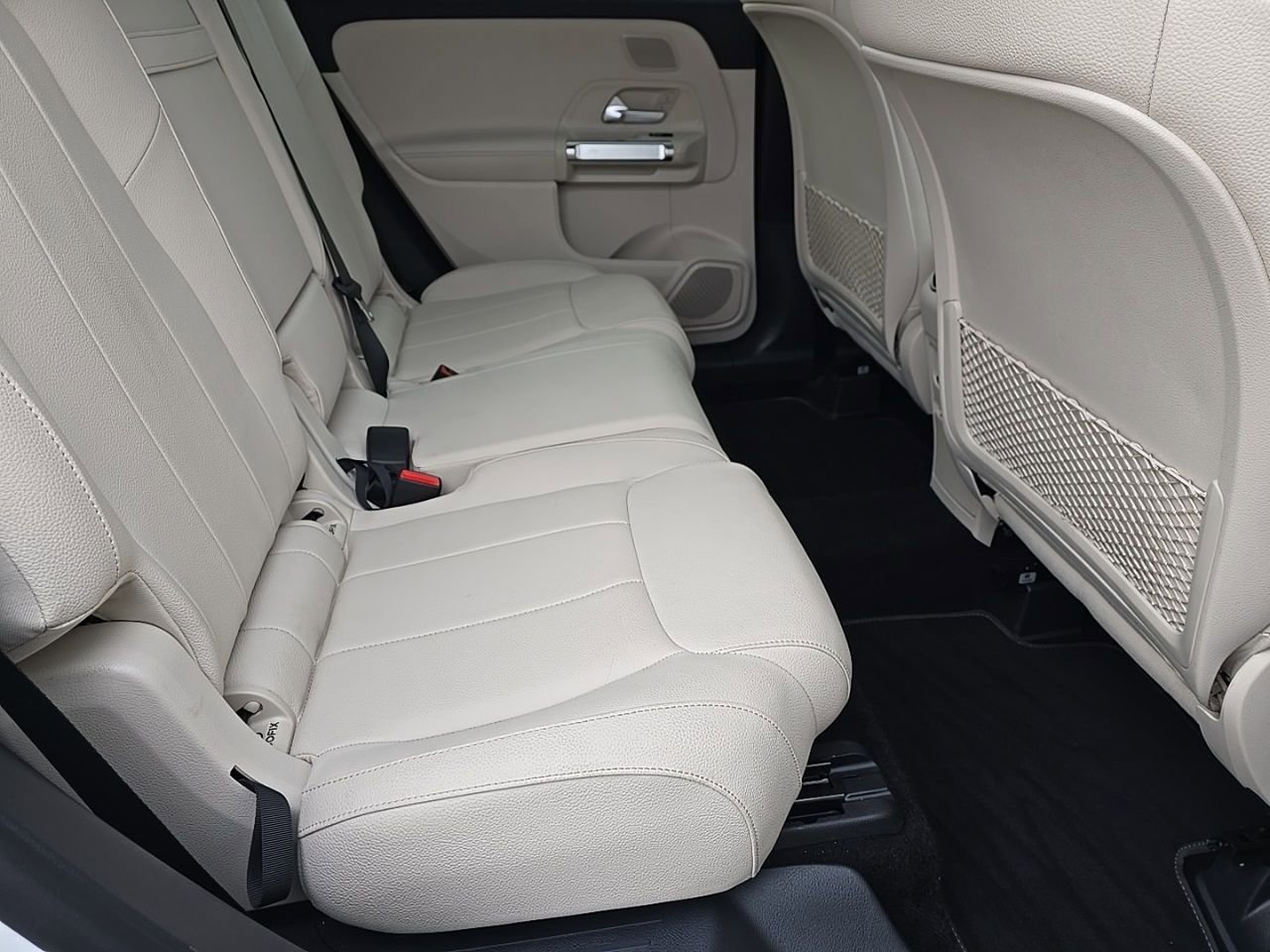 Used 2025 Mercedes-Benz GLB 250 4MATIC image 34