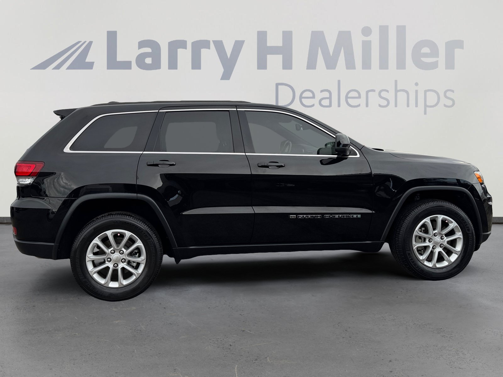 Used 2022 Jeep Grand Cherokee Laredo X AWD/4WD image 6