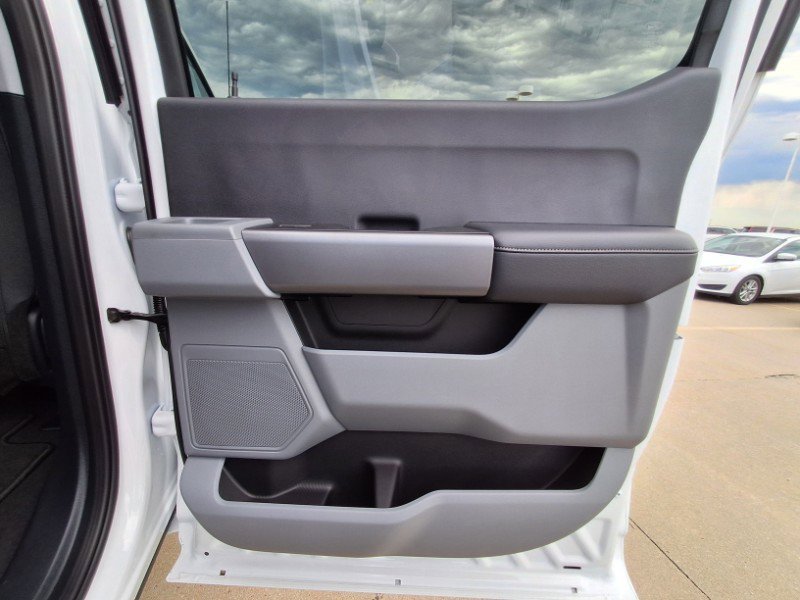 New 2025 Ford F550 4x4 Crew Cab image 24