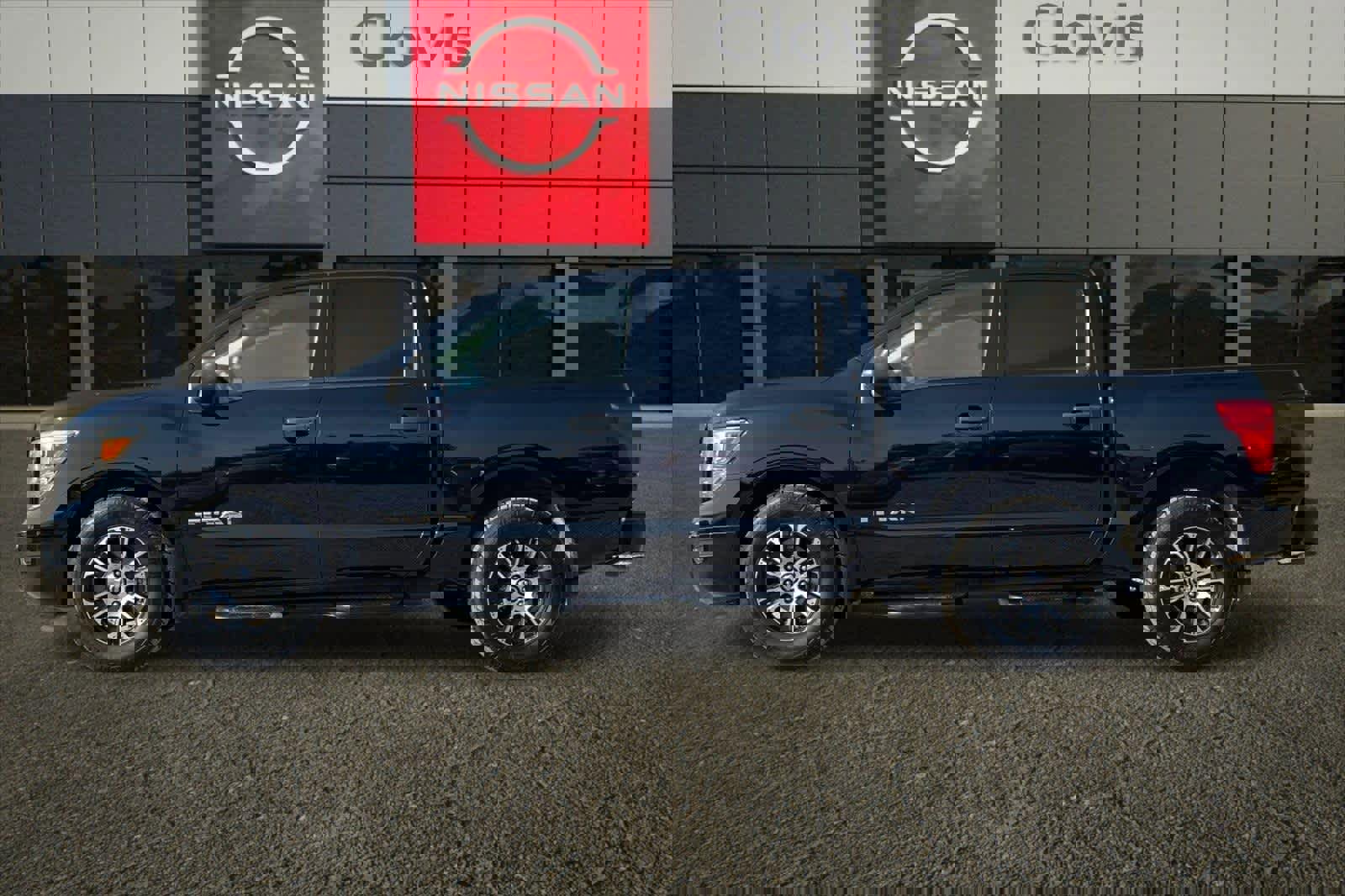 Certified 2022 Nissan Titan SV w/ Accessory Utility Package image 6