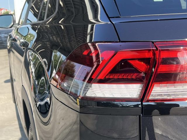 New 2026 Volkswagen Atlas Cross Sport SEL R-Line image 9