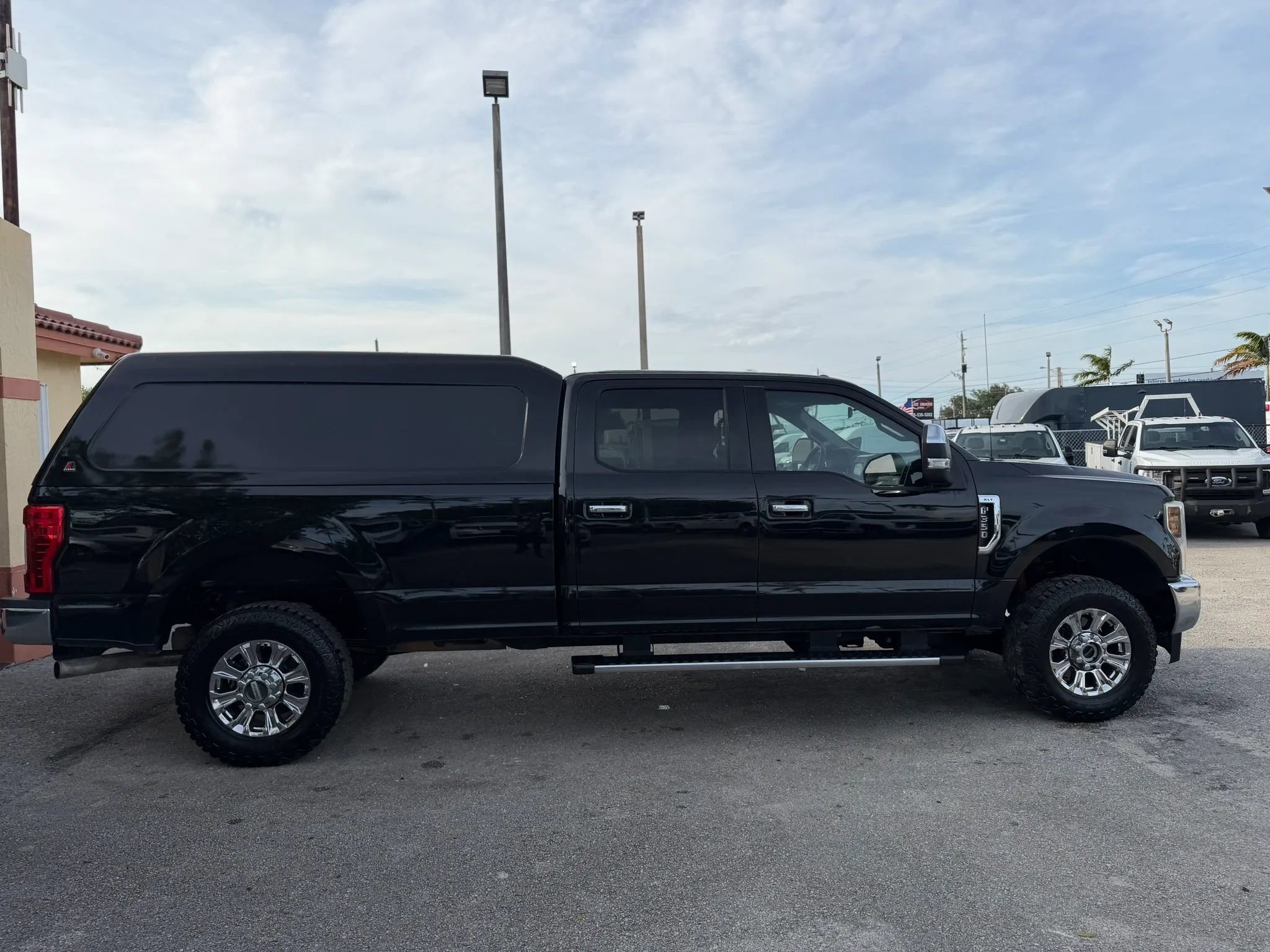 Used 2019 Ford F350 XLT w/ XLT Premium Package AWD/4WD image 7
