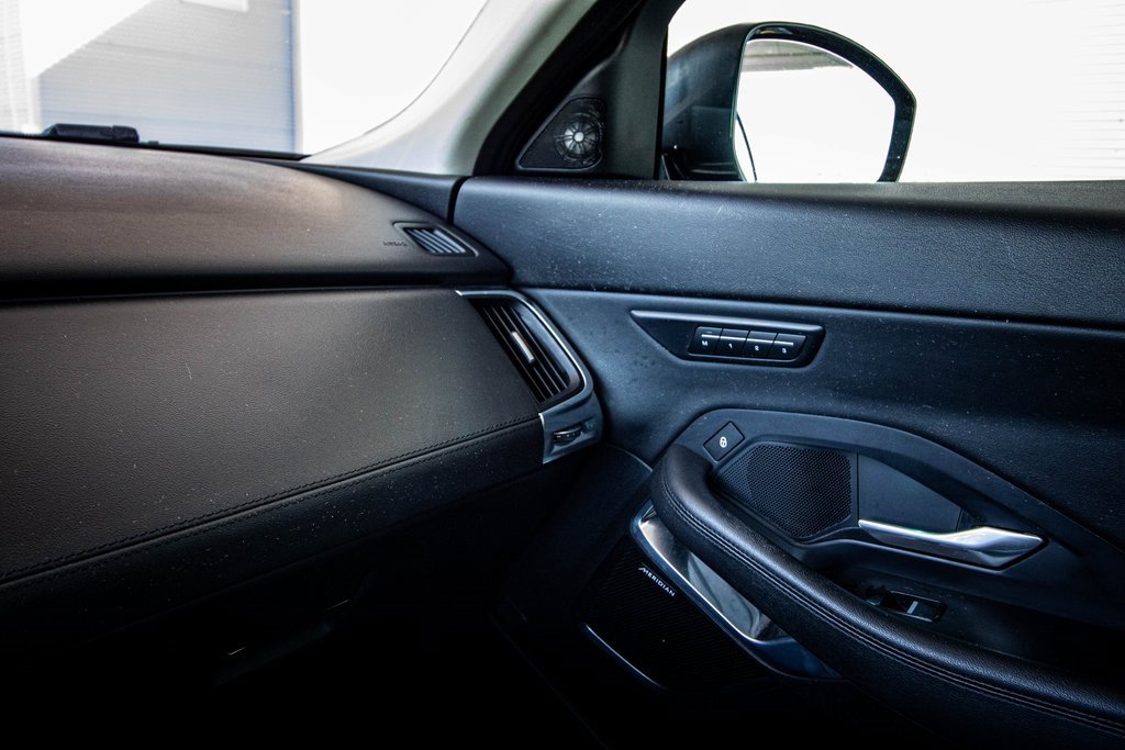 Used 2018 Jaguar E-PACE SE image 44