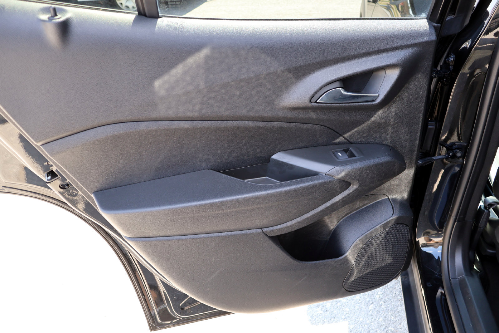 Used 2025 Chevrolet Trax LT FWD image 12