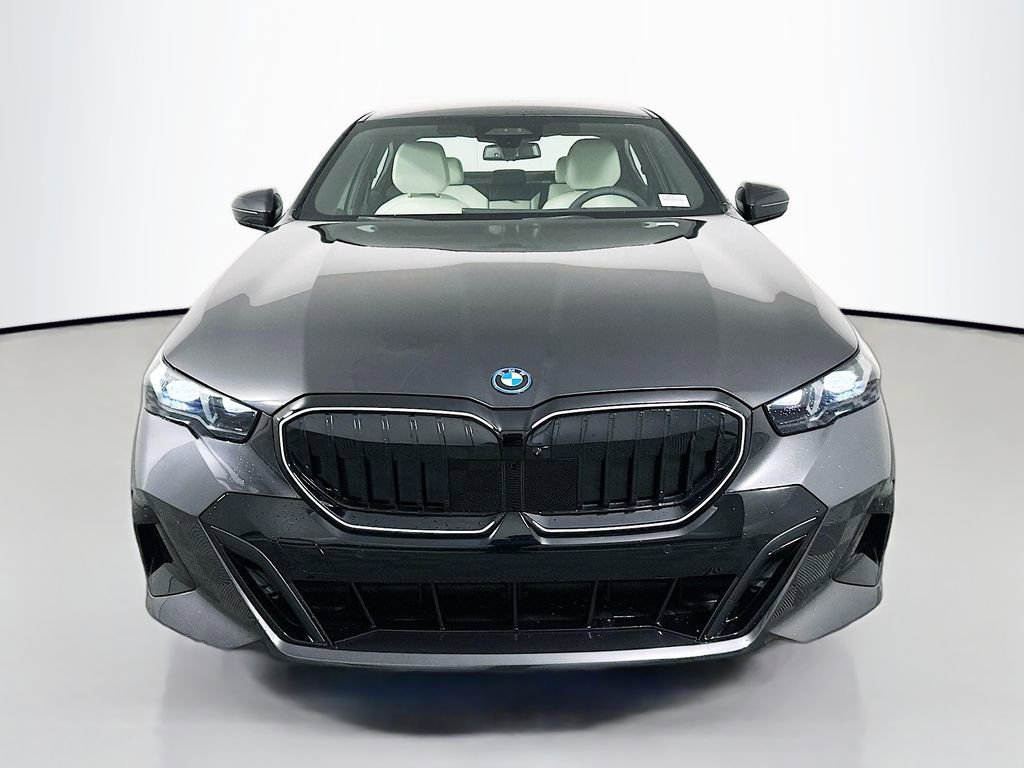 Used 2026 BMW 550e xDrive AWD/4WD image 2