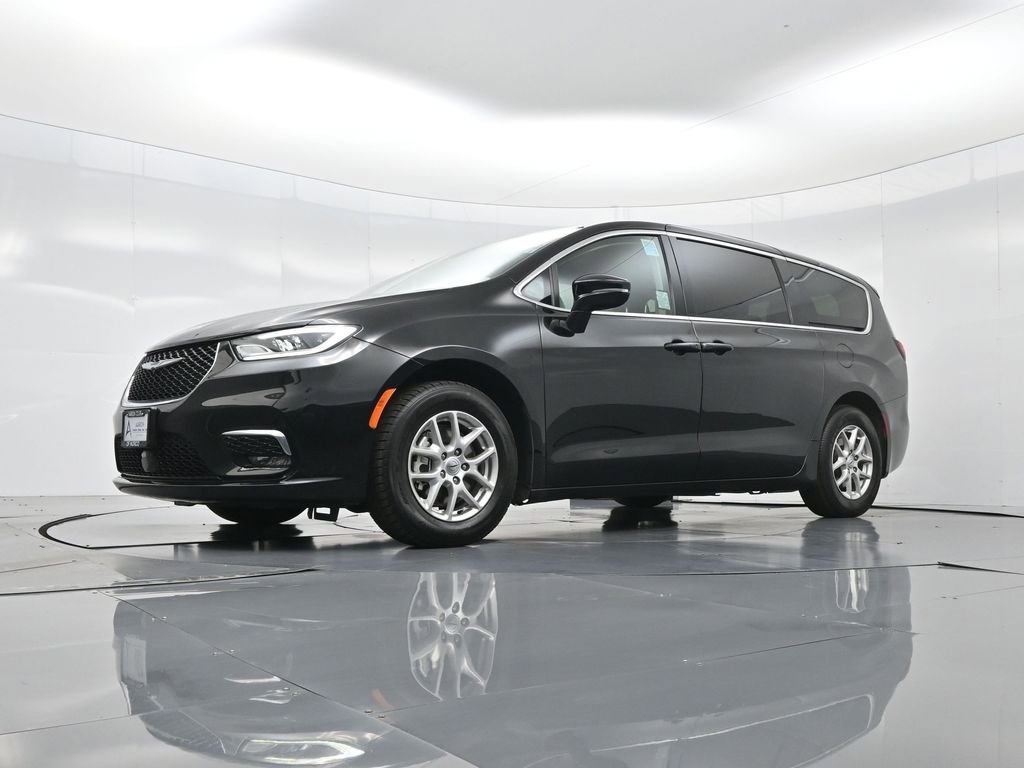 Used 2024 Chrysler Pacifica Touring-L image 44