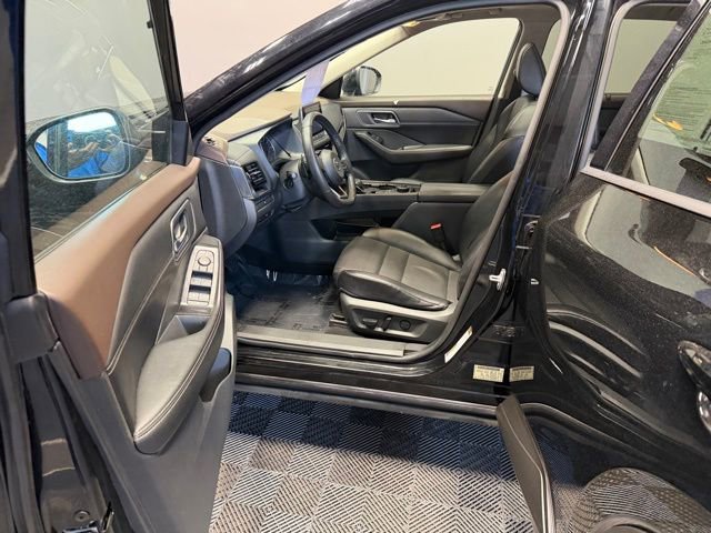 Used 2021 Nissan Rogue SV w/ Premium Package AWD/4WD image 14