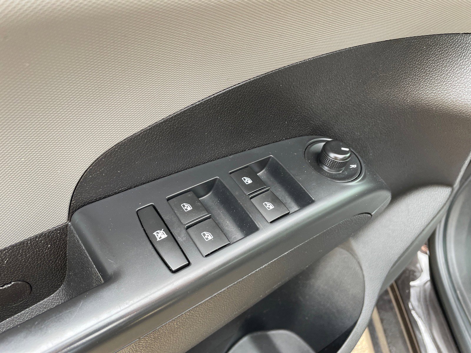 Used 2016 Chevrolet Sonic LT image 8