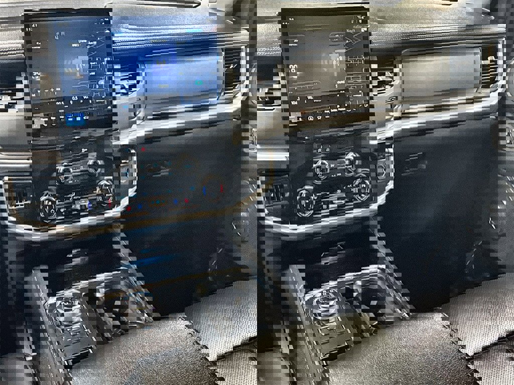 Used 2024 Ford Expedition Max XLT image 27