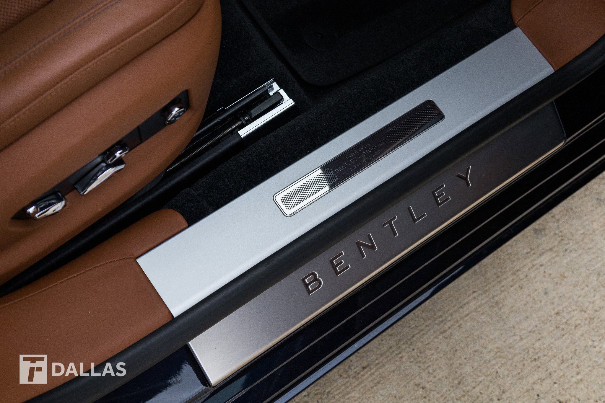 Used 2022 Bentley Flying Spur V8 image 43