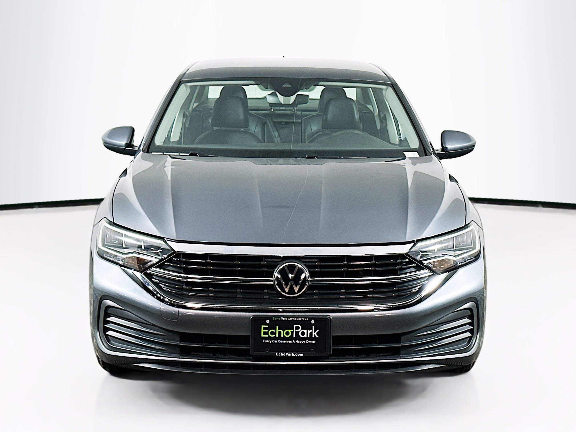 Used 2024 Volkswagen Jetta SE image 2