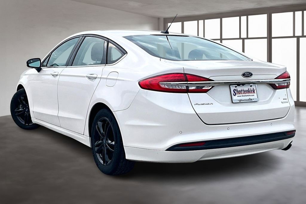 Used 2018 Ford Fusion SE w/ Fusion SE Technology Package image 4