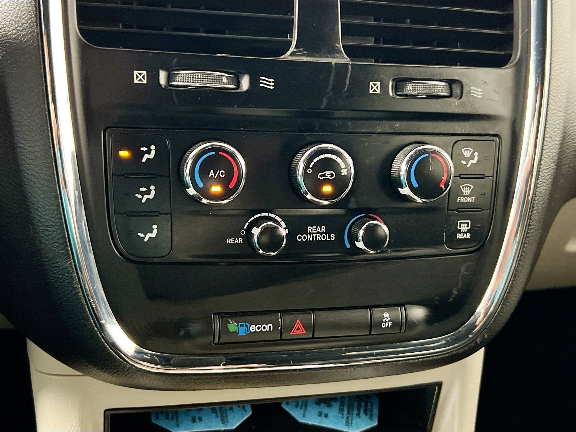 Used 2018 Dodge Grand Caravan SXT FWD image 26