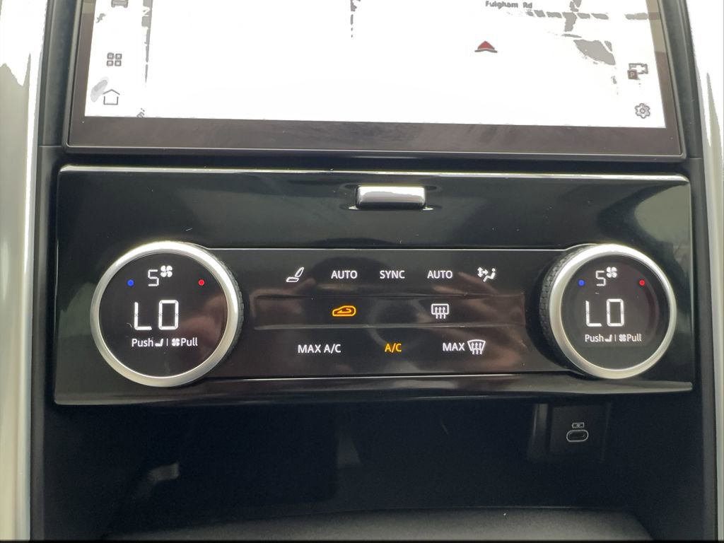 Used 2025 Land Rover Discovery S AWD/4WD image 27