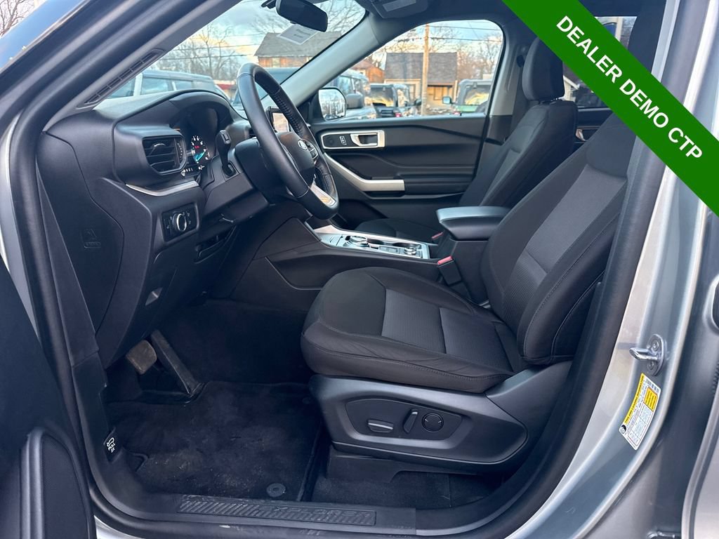 Used 2023 Ford Explorer XLT AWD/4WD image 22