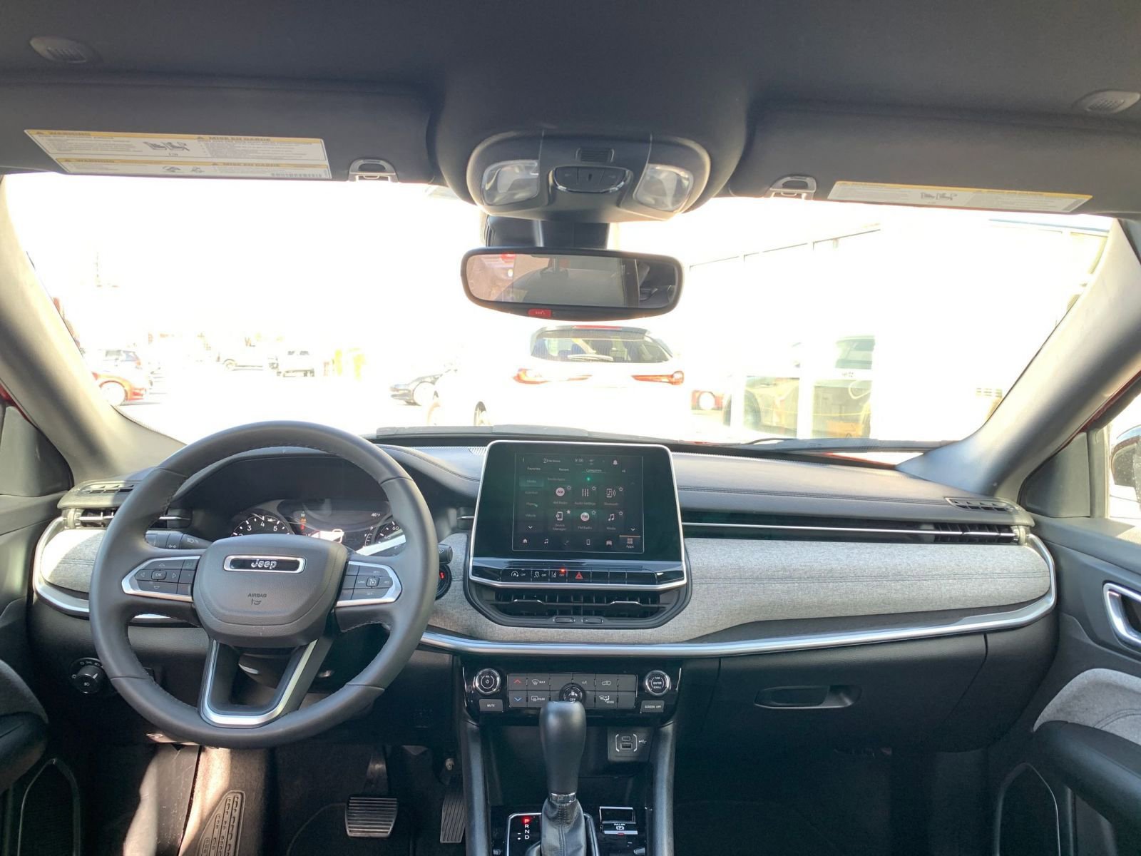 Used 2025 Jeep Compass Latitude image 32