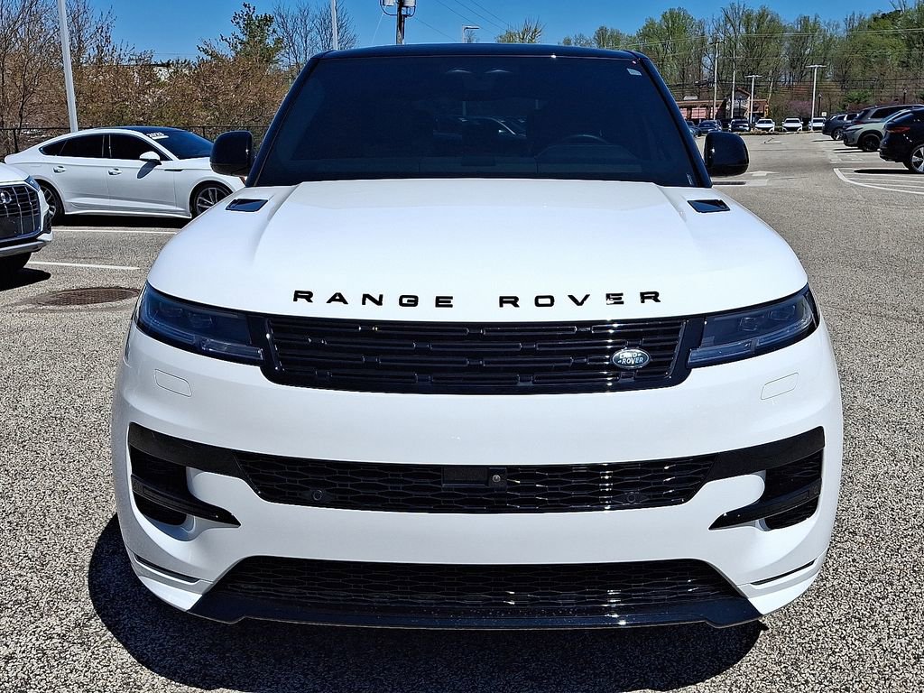 Used 2025 Land Rover Range Rover Sport Dynamic SE image 2