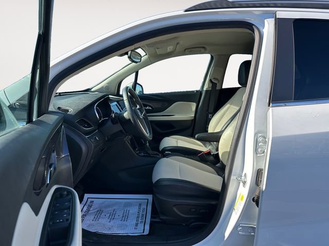 Used 2022 Buick Encore Preferred image 9