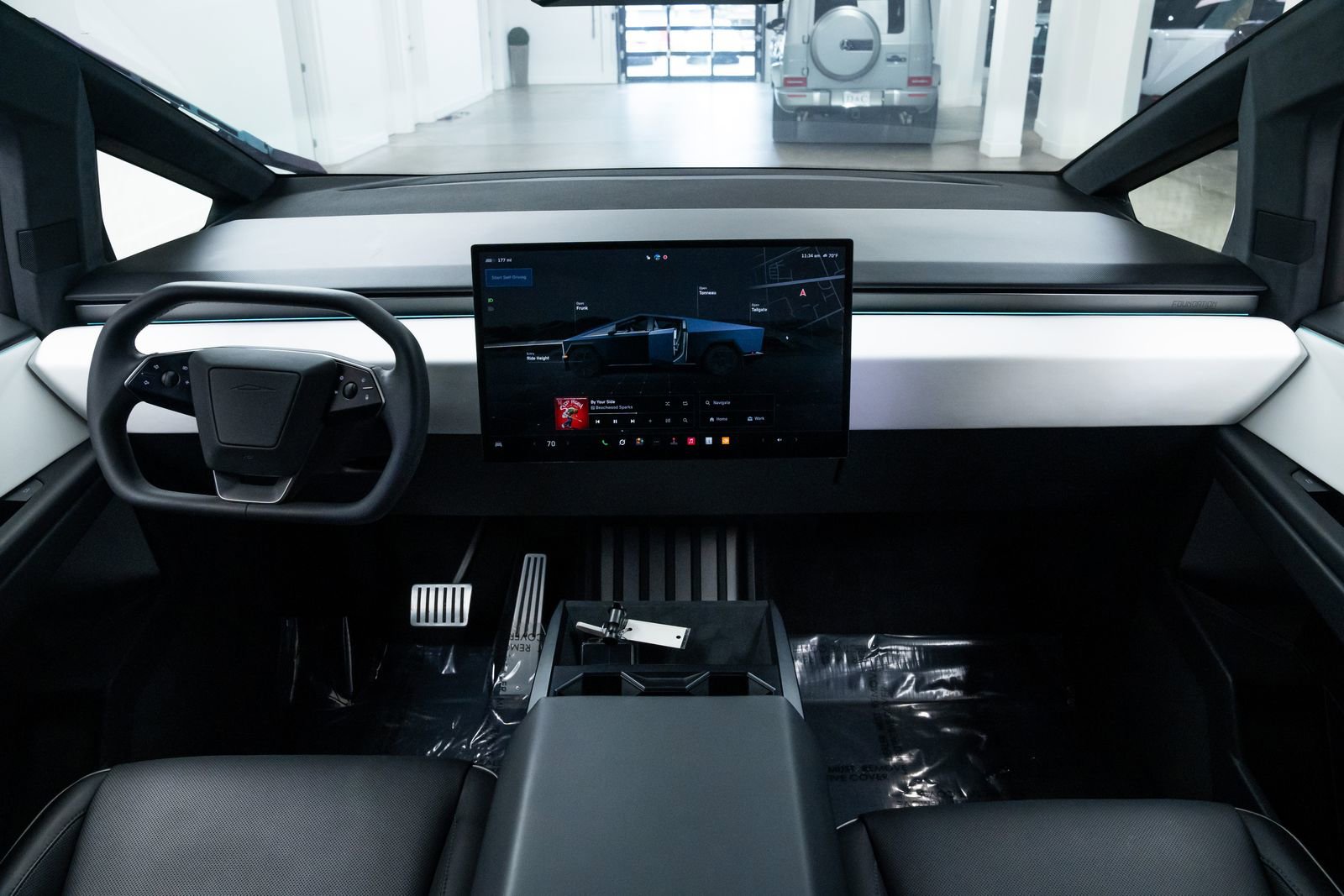 Used 2024 Tesla Cybertruck AWD Crew Cab image 9