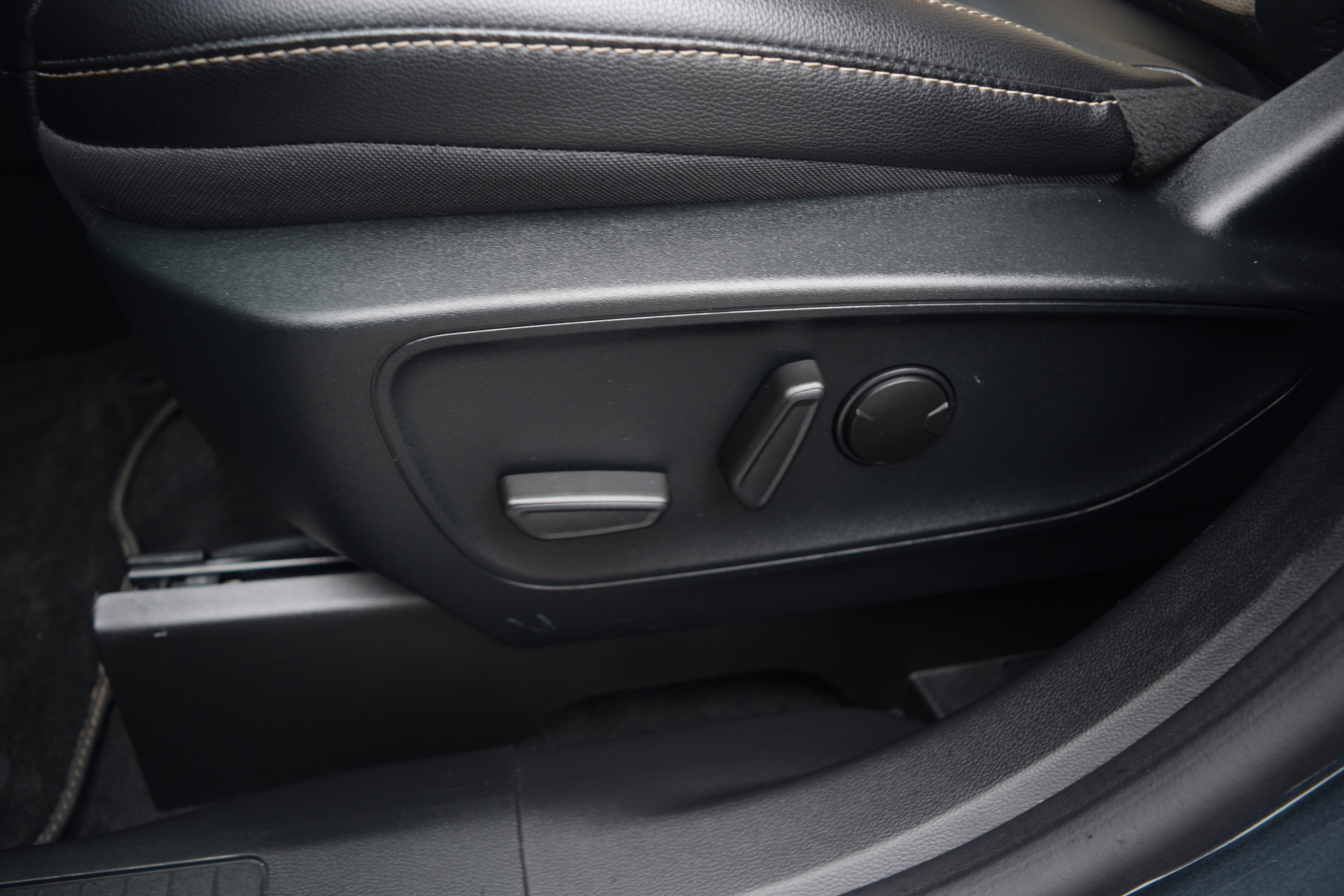 Used 2022 Ford Escape Titanium w/ Titanium Elite Package image 20