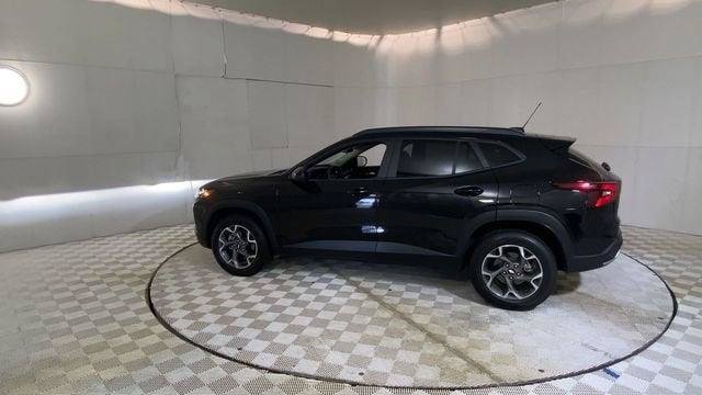 Used 2024 Chevrolet Trax LT w/ Driver Confidence Package FWD image 9