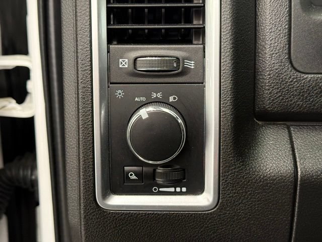 Used 2023 RAM 1500 Classic SLT AWD/4WD image 31
