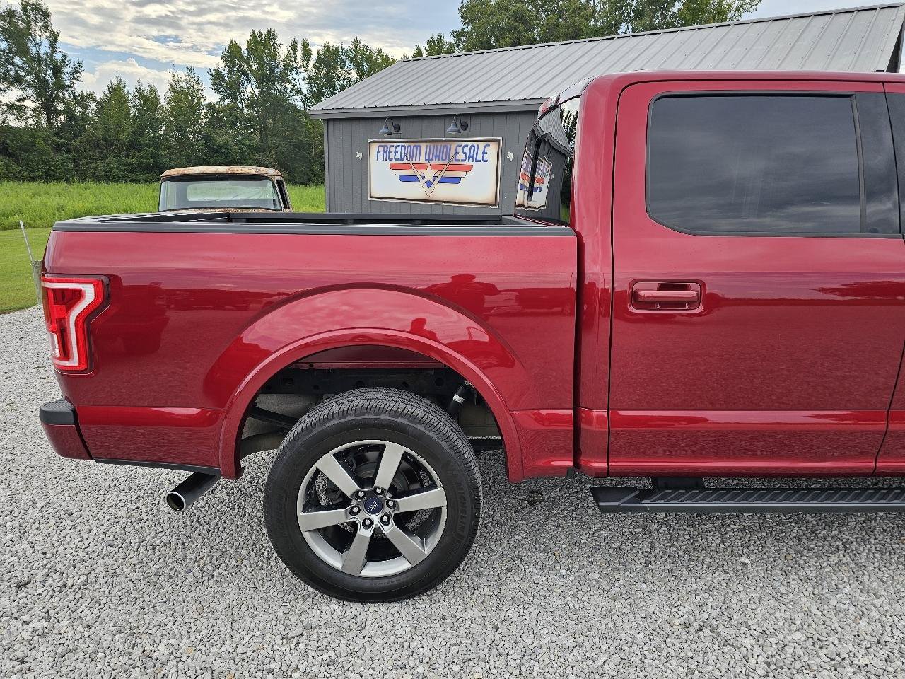 Used 2017 Ford F150 XLT w/ Equipment Group 302A Luxury AWD/4WD image 11