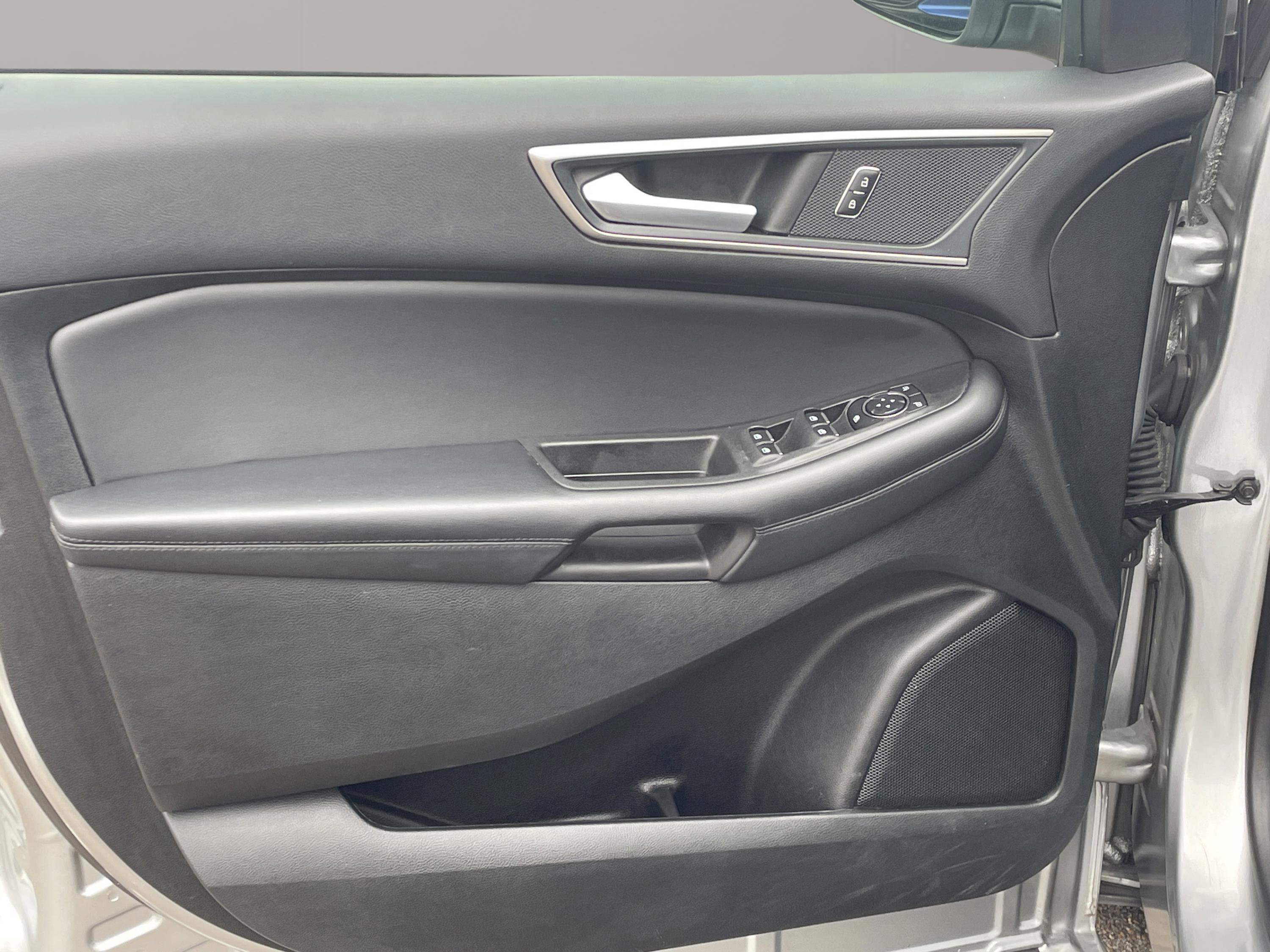 Used 2024 Ford Edge SEL image 9