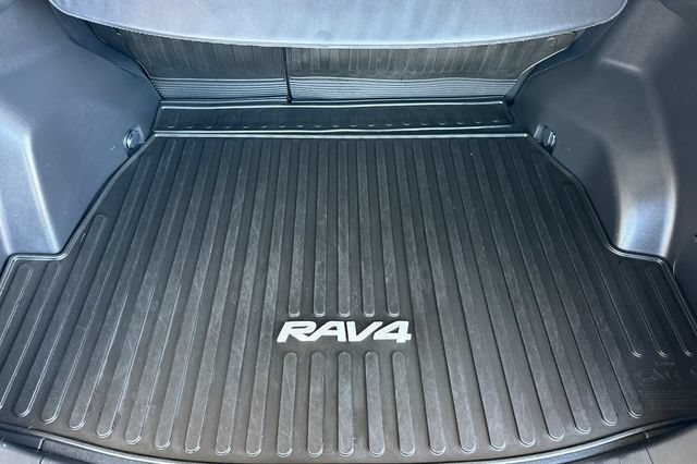 Used 2022 Toyota RAV4 XLE FWD image 17