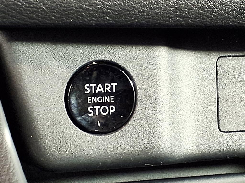 Used 2024 Nissan Rogue SV image 18