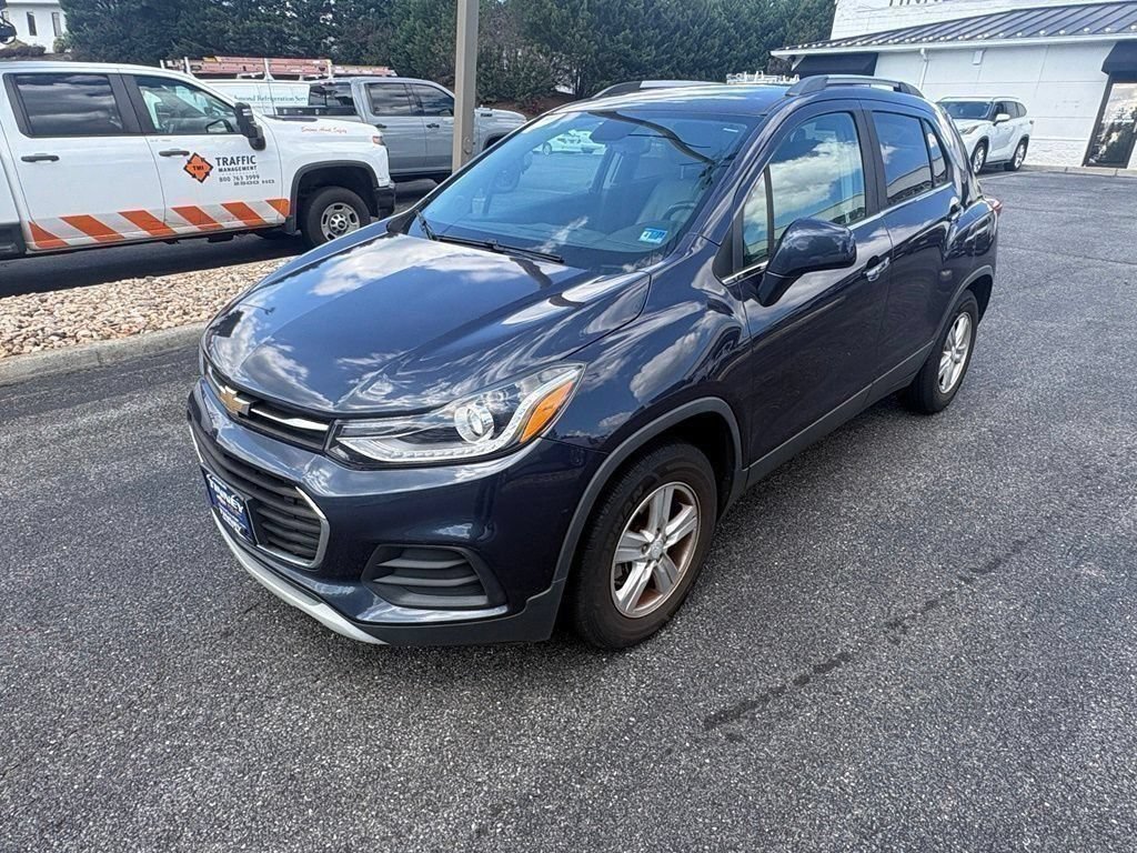 Used 2019 Chevrolet Trax LT w/ LT Convenience Package AWD/4WD image 2