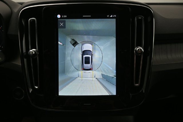 Used 2023 Volvo XC40 B4 Plus w/ Driver Assist Package FWD image 21